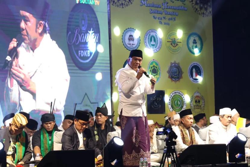 Penjabat (Pj) Gubernur Banten, Al Muktabar, menghadiri peringatan Haul Agung Sultan Maulana Hasanuddin Banten, yang diselenggarakan dengan khidmat di Alun-Alun Masjid Agung Banten Lama, Jumat (19/4/2024).