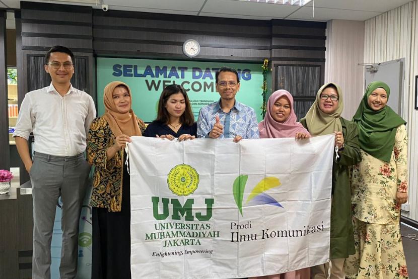 Dua dosen Program Studi Ilmu Komunikasi Fakultas Ilmu Sosial dan Ilmu Politik Universitas Muhammadiyah Jakarta (FISIP UMJ) memberikan kuliah di Universiti Utara Malaysia (UUM), Ahad (21/4/2024).