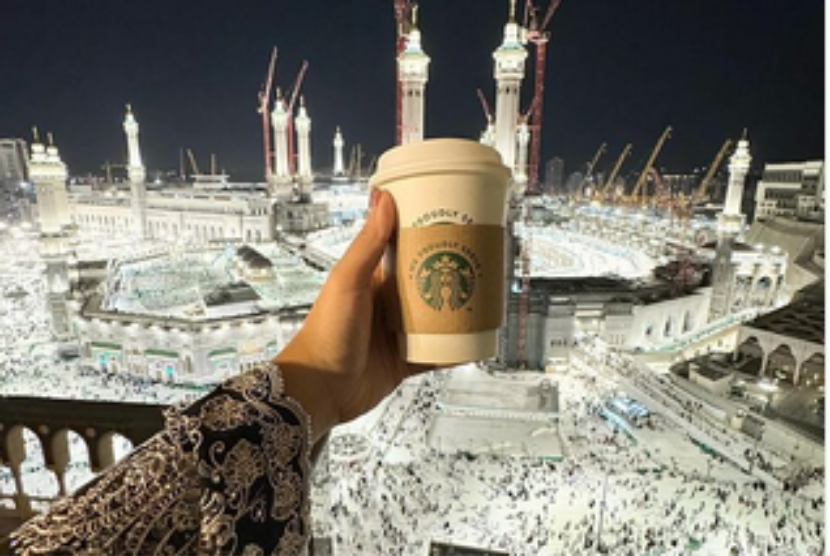 Politikus PAN, Zita Anjani, mengunggah foto gelas Starbucks saat berada di Tanah Suci, Makkah, Arab Saudi, ke akun Instagram-nya. Minuman itu didapatnya dari pemberian orang lain. Starbucks termasuk produk yang diboikot.