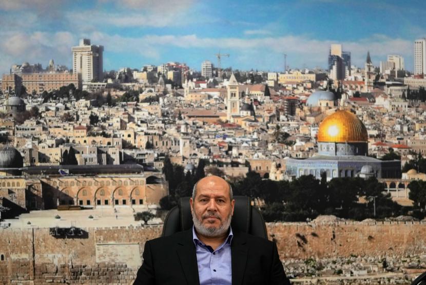 Khalil al-Hayya, negosiasitor Hamas dalam wawancara dengan The Associated Press, di Istanbul, Turki, Rabu 24 April 2024. 
