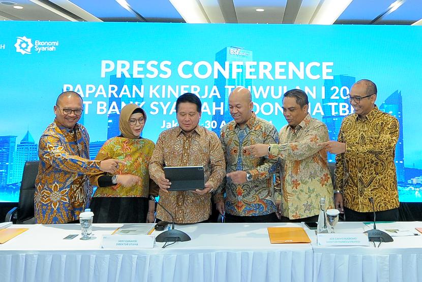 PT Bank Syariah Indonesia Tbk (BSI) mampu menjaga kinerja positif dan berhasil mencetak laba senilai Rp 1,71 triliun pada kuartal I/2024
