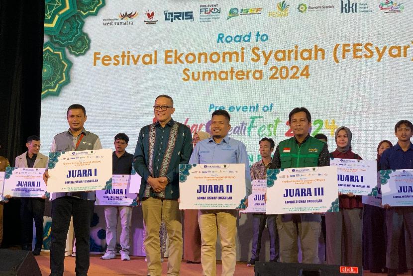 Rumah Zakat Sumbar kembali raih juara 1 dalam lomba lembaga Ziswaf unggulan dalam acara Road to FESyar Sumatera 2024, Pre-event of SumbarCreatiFest 2024.