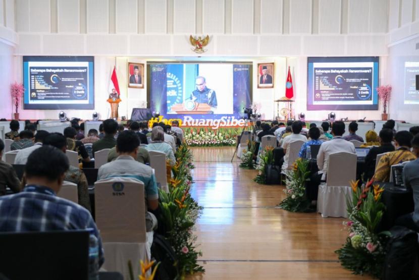 Computer Security Incident Response Team (CSIRT) Universitas Nusa Mandiri (UNM) mendapatkan kesempatan mengikuti National Cyber Exercise 2024 yang diselenggarakan oleh Badan Siber dan Sandi Negara (BSSN). 