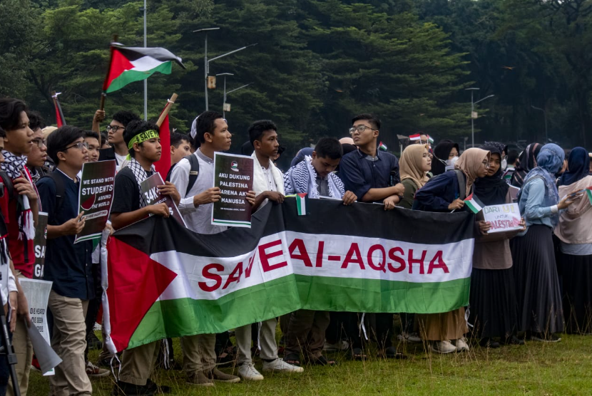 Yayasan Konsumen Muslim Indonesia (YKMI) secara resmi mendukung inisiatif sivitas akademika Universitas Indonesia (UI) yang mulai memasifkan protes dan solidaritas terhadap Palestina dengan melakukan demonstrasi perkemahan atau UI Palestine Solidarity Camp.