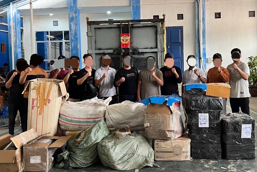 Bea Cukai Langsa dan Kantor Wilayah (Kanwil) Bea Cukai Aceh bekerja sama dengan Satuan Tugas Badan Intelijen dan Keamanan (BAIS) Aceh gagalkan importasi ilegal di Kabupaten Aceh Tamiang, Provinsi Aceh. 