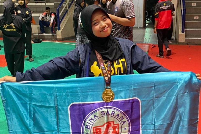 Kiren Agnelia Sugianto, seorang mahasiswi Universitas BSI (Bina Sarana Informatika) Kampus Karawang, berhasil meraih medali emas dalam Kejuaraan Pencak Silat Jakarta Nasional Championship 2 yang berlangsung pada Sabtu-Ahad, 11-12 Mei 2024 di Padepokan Pencak Silat TMII, Jakarta Timur.