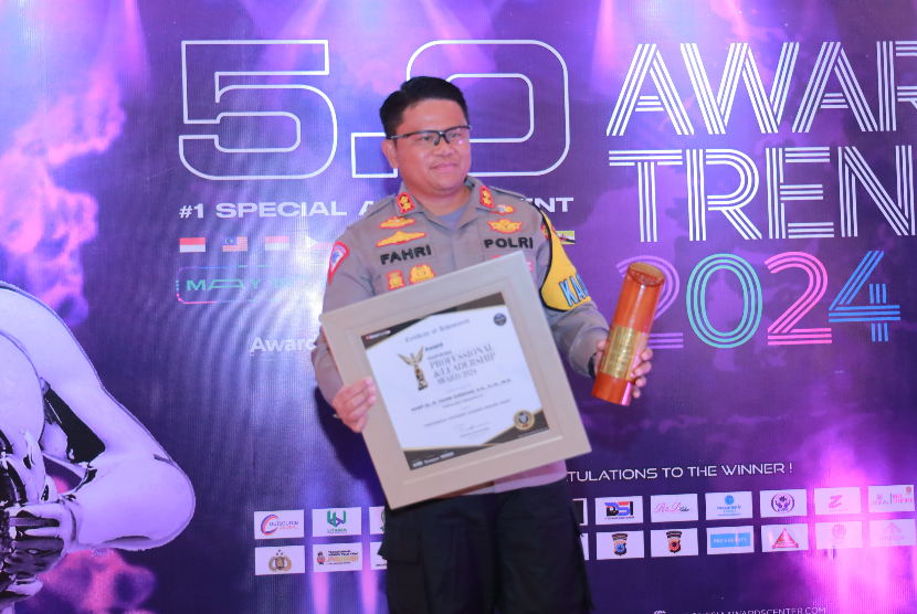 Kapolres Indramayu, AKBP M Fahri Siregar dianugerahi penghargaan “Inspiring Professional and Leadership Award 2024” dari Indonesia Award Magazine.