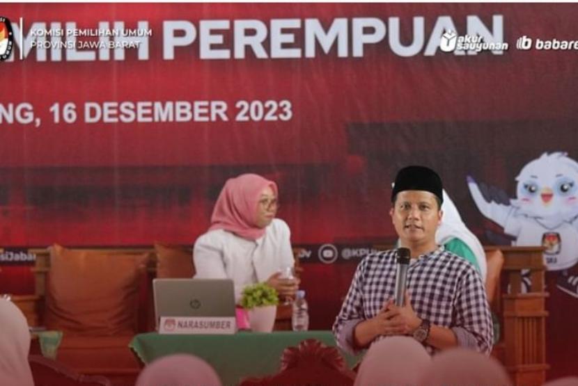 Kadiv Sosialisasi, Pendidikan Pemilih dan Partisipasi Masyarakat (Sosdiklih Parmas) KPU Jawa Barat Hedi Ardia menyatakan Pilkada serentak Jabar akan diluncurkan pekan depan.