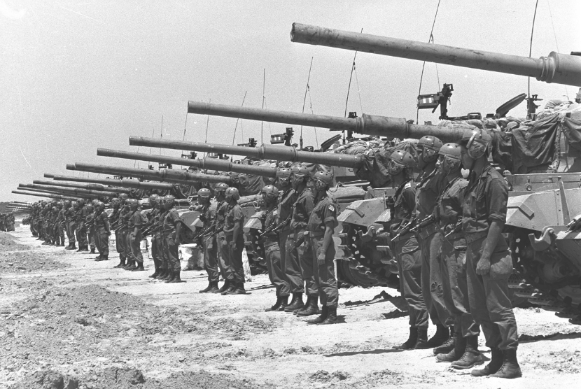 Pasukan Israel bersiap menyerang Mesir pada Perang 1967.