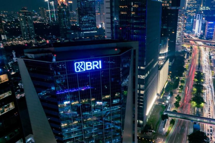 PT Bank Rakyat Indonesia (Persero) Tbk atau BRI terus mempertahankan posisi sebagai bank dengan portofolio pembiayaan segmen Usaha Mikro, Kecil dan Menengah (UMKM) terbesar Indonesia.