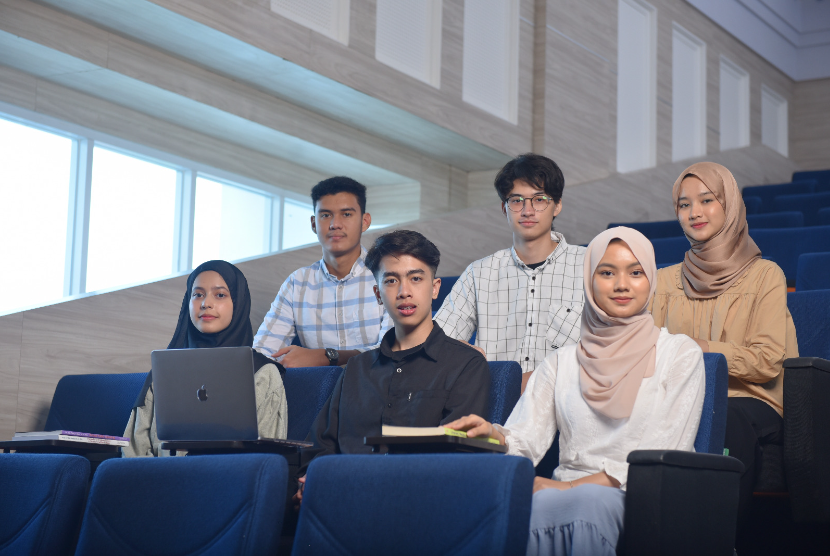 Universitas Islam Bandung (Unisba) memberikan solusi dengan menyediakan sistem cicilan biaya berbasis Syariah yang tidak berbunga dan memudahkan akses pendidikan berkualitas.