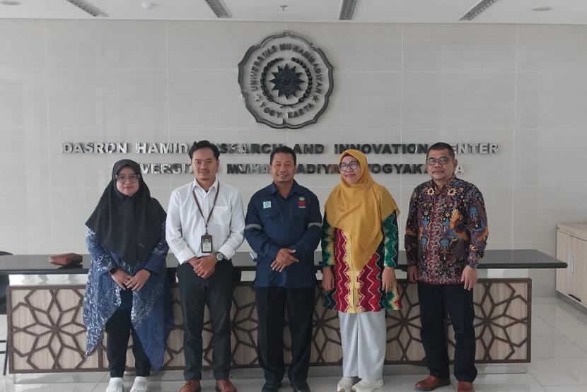 Lembaga Penelitian dan Pengabdian kepada Masyarakat (LPPM) Universitas Muhammadiyah Jakarta (UMJ) mendapatkan kesempatan untuk melakukan benchmarking Internasionalisasi Bidang Riset, PkM dan Publikasi Unggulan PTMA ke Lembaga Riset dan Inovasi Universitas Muhammadiyah Yogyakarta (LRI UMY). 