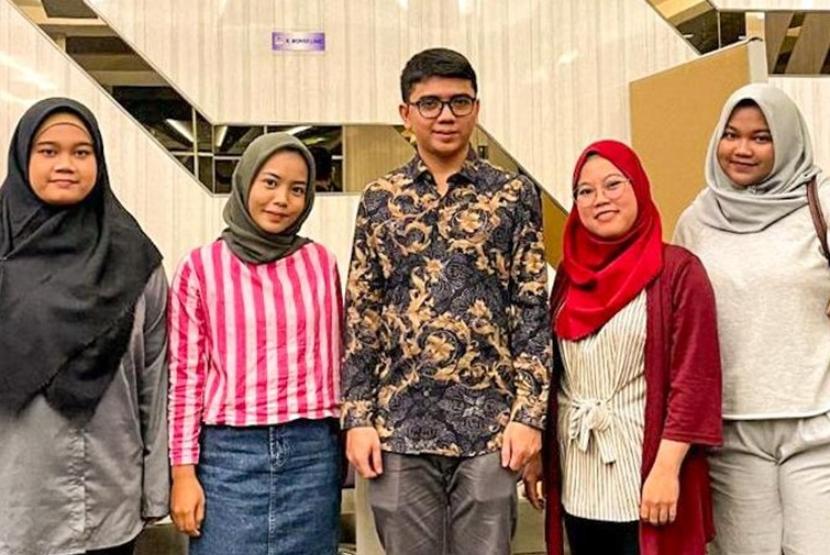 Kelompok riset yang terdiri dari dosen dan mahasiswa Universitas Nusa Mandiri (UNM) aktif dalam pembuatan artikel ilmiah. Luaran dari penelitian ini juga langsung diterbitkan pada jurnal yang terindeks di SINTA 4.