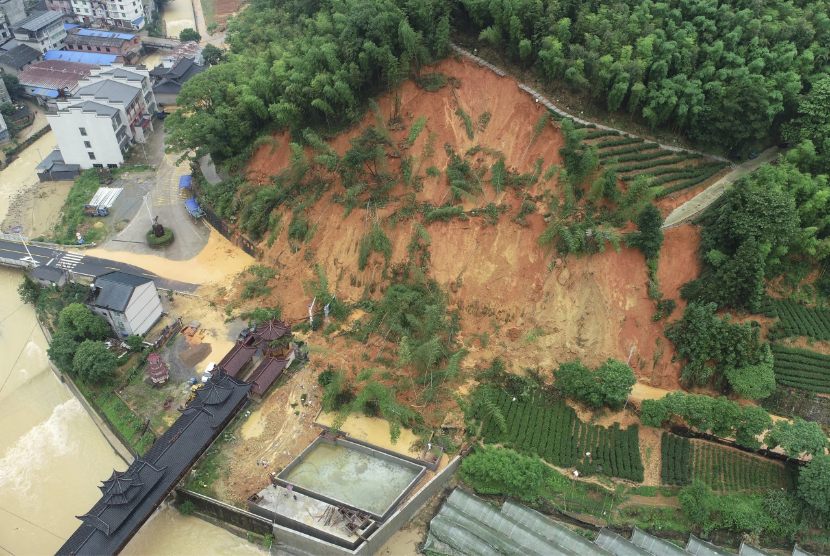Kondisi bencana tanah longsor di Nanping City, Provinsi Fujian, Cina pada Ahad (16/6/2024). 