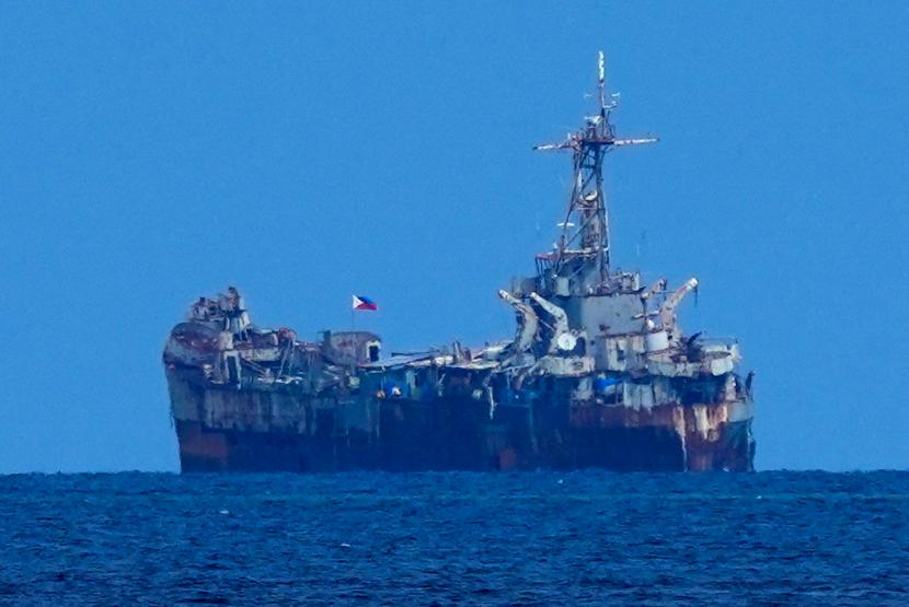 Kapal Angkatan Laut Filipina yang bobrok namun masih aktif, BRP Sierra Madre, didamparkan di Second Thomas Shoal, di Laut Cina Selatan yang disengketakan pada 22 Agustus 2023.