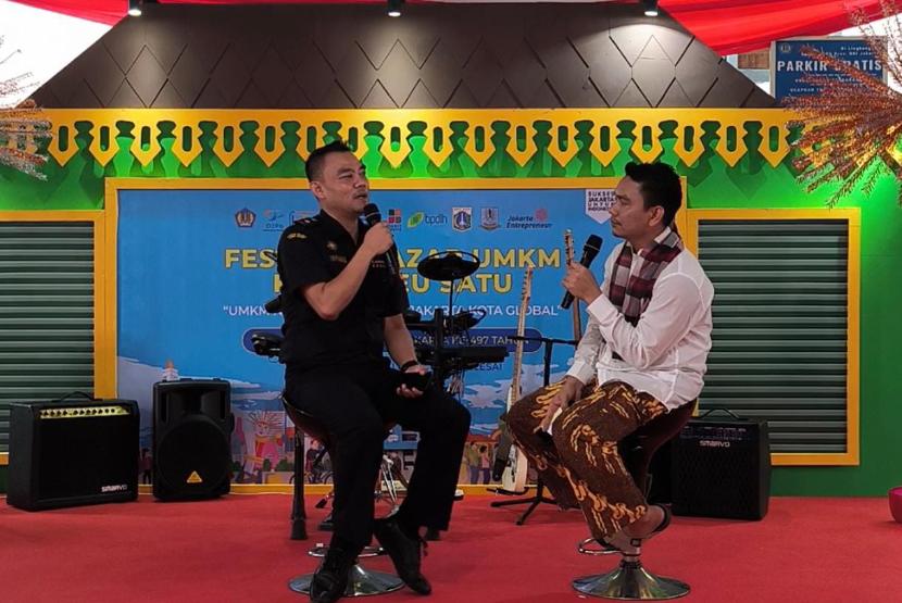 Bea Cukai Bekasi turut hadir mengisi sesi talkshow bertajuk “Trik Jitu UMKM Siap Ekspor” pada festival bazar usaha mikro, kecil, dan menengah (UMKM) yang digelar oleh Kemenkeu Satu di halaman Kantor Wilayah Direktorat Jenderal Perbendaharaan (DJPb) Jakarta, pada Jumat (22/6/2024). 