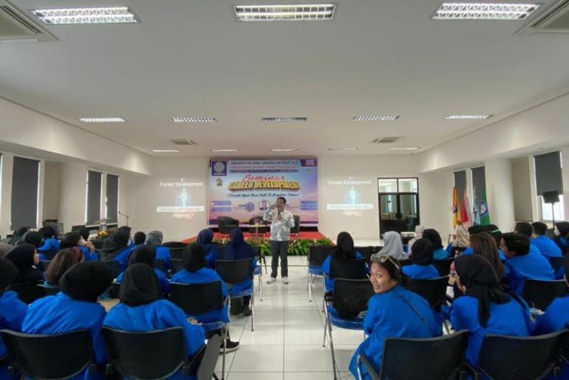 Program Studi Manajemen Universitas BSI (Bina Sarana Informatika) mengadakan Seminar Career Development dengan tema 