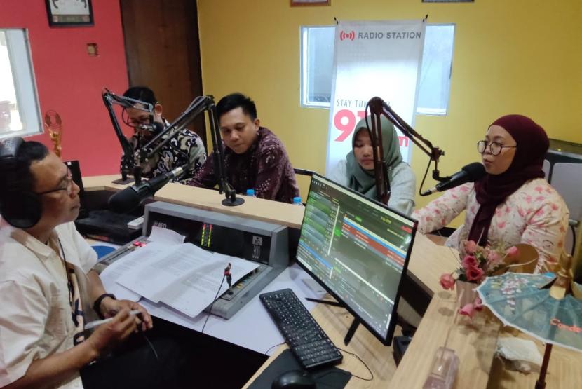 Universitas BSI (Bina Sarana Informatika) kampus Tasikmalaya diundang oleh radio Tamala FM 91.1 Tasikmalaya dalam program 