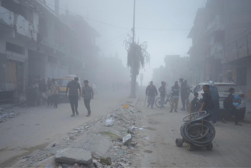 Asap mengepul menyusul pemboman Israel di Khan Younis, Jalur Gaza, Senin, 22 Juli 2024. 