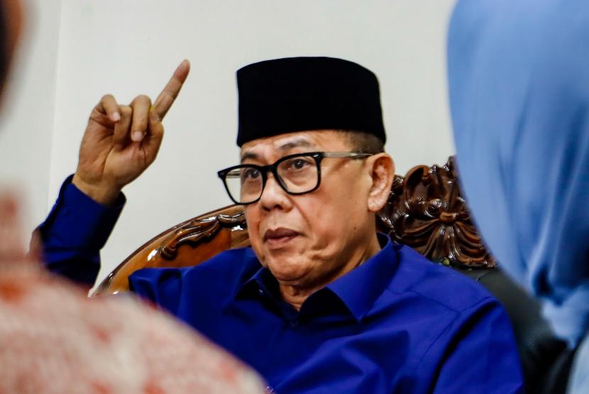 Ketua Komisi III DPRD Provinsi Jawa Barat H. Phinera Wijaya melaksanakan kunjungan kerja ke Bank BJB Kantor Cabang Pembantu Baros, Kota Cimahi, Jawa Barat. Kamis (25/7/2024).