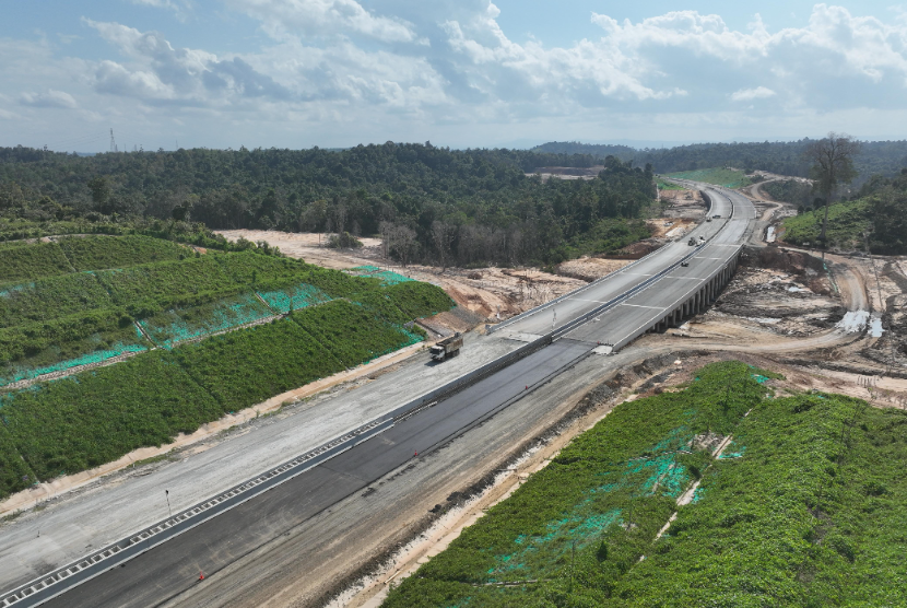 Suasana pembangunan proyek di IKN Nusantara, Kalimantan Timur.