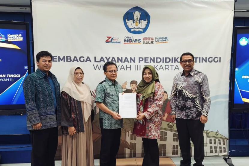 Universitas Nusa Mandiri (UNM) dengan bangga mengumumkan institusi ini telah resmi menerima Surat Keputusan (SK) dari Kepala Lembaga Layanan Pendidikan Tinggi (LLDikti) Wilayah 3 terkait pembukaan Program Studi Informatika Program Doktoral (S3). 