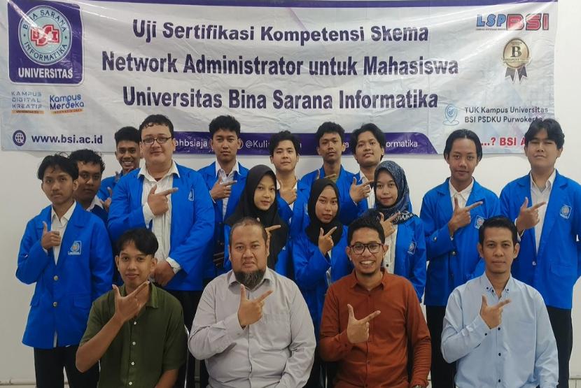 Mahasiswa Program Studi Teknologi Komputer Universitas BSI (Bina Sarana Informatika) Kampus Purwokerto kini tidak hanya dikenal karena keahlian mereka dalam jaringan komputer, tetapi juga diakui sebagai lulusan yang kompeten dengan sertifikasi dari Badan Nasional Sertifikasi Profesi (BNSP). 