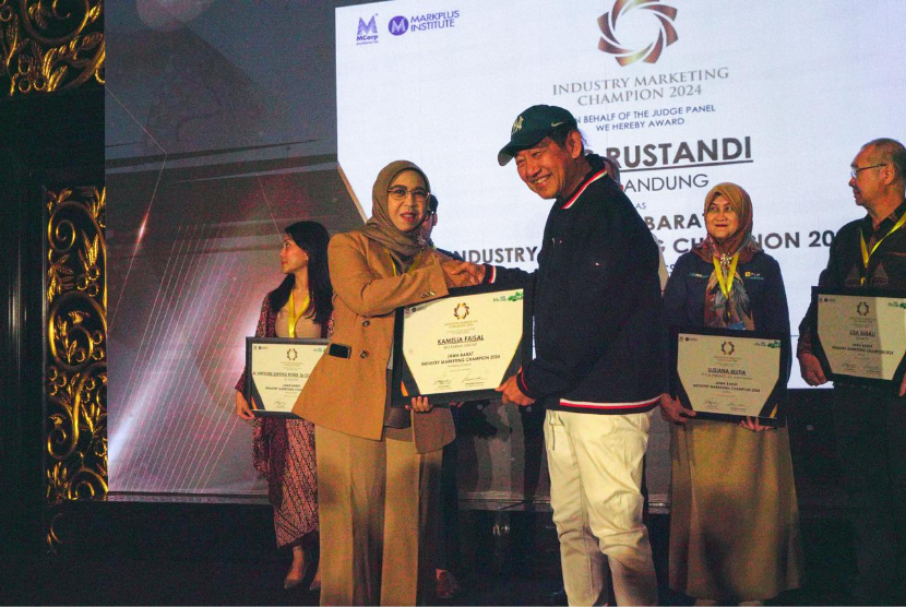 Bio Farma meraih penghargaan “Industry Marketing Champion 2024” pada Sektor Farmasi dalam acara Indonesia Marketing Festival 2024 yang diselenggarakan oleh Mcorp dan Markplus Institute. 