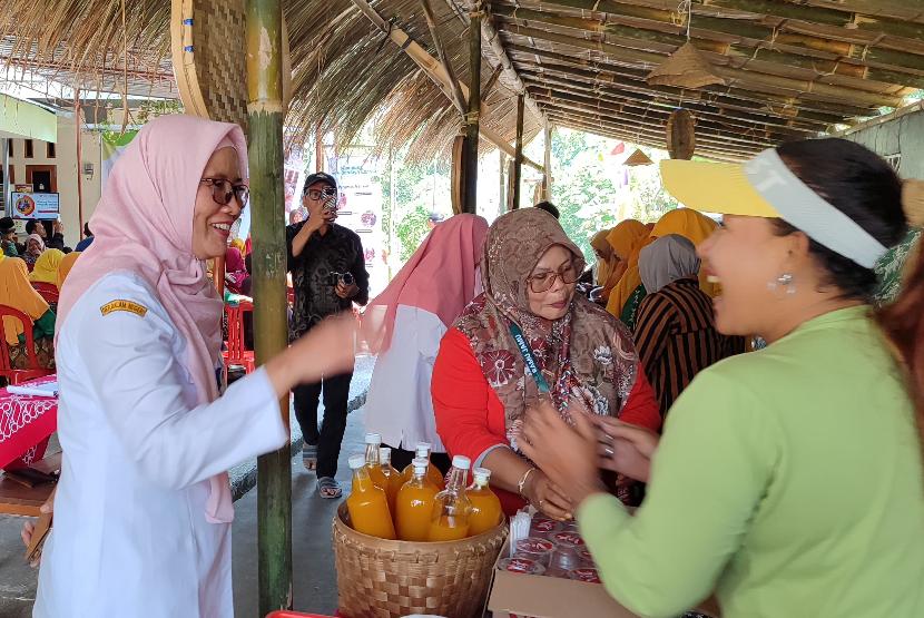 Rumah Zakat Solo bersama Dinas Kesehatan Kab Karanganyar beserta jajaran Puskesmas Matesih dan Kepala Desa Girilayu melakukan soft launching kampung berdaya lansia sebagai upaya pemberdayaan anggota lansia agar semakin sehat, aktif dan produktif.