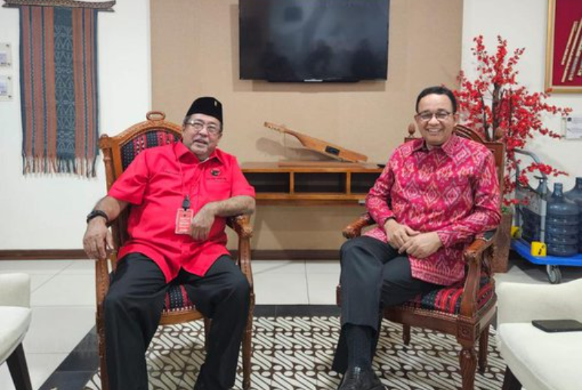 Mantan gubernur Banten Rano Karno dan mantan gubernur DKI Jakarta Anies Baswedan di Kantor DPP PDIP, Jakarta, Senin (26/8/2024).