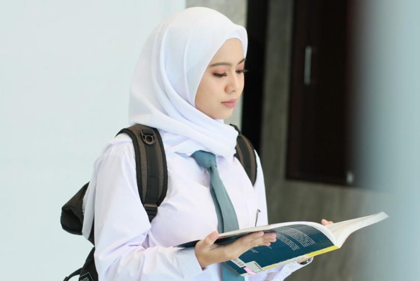 Generasi muda tak perlu khawatir di Universitas Nusa Mandiri (UNM), yang dikenal sebagai Kampus Digital Bisnis membuka program beasiswa untuk kuliah buat mahasiswa baru tahun 2024 hingga potongan biaya 100 persen.