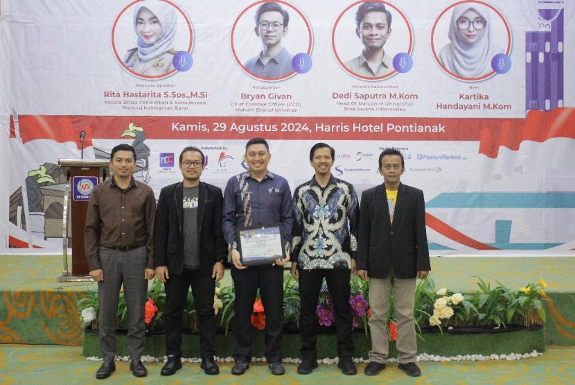 Syarif Faisal Indahmawan Alkadri, Kepala Bidang (Kabid) Pembinaan Ketenagaan Dinas Pendidikan dan Kebudayaan Provinsi Kalimantan Barat (Kalbar), memberikan pandangannya yang visioner dalam Seminar Kemerdekaan Digital yang diselenggarakan oleh Universitas BSI (Bina Sarana Informatika) Kampus Pontianak.