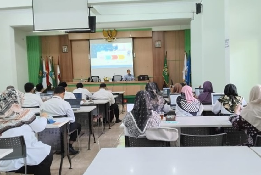 Universitas BSI (Bina Sarana Informatika) Kampus Yogyakarta bekerja sama dengan Musyawarah Guru Mata Pelajaran (MGMP) Sejarah Madrasah Aliyah (MA) Propinsi Daerah Istimewa Yogyakarta (DIY), sukses menyelenggarakan kegiatan Workshop Media Pembelajaran Berbasis IT.