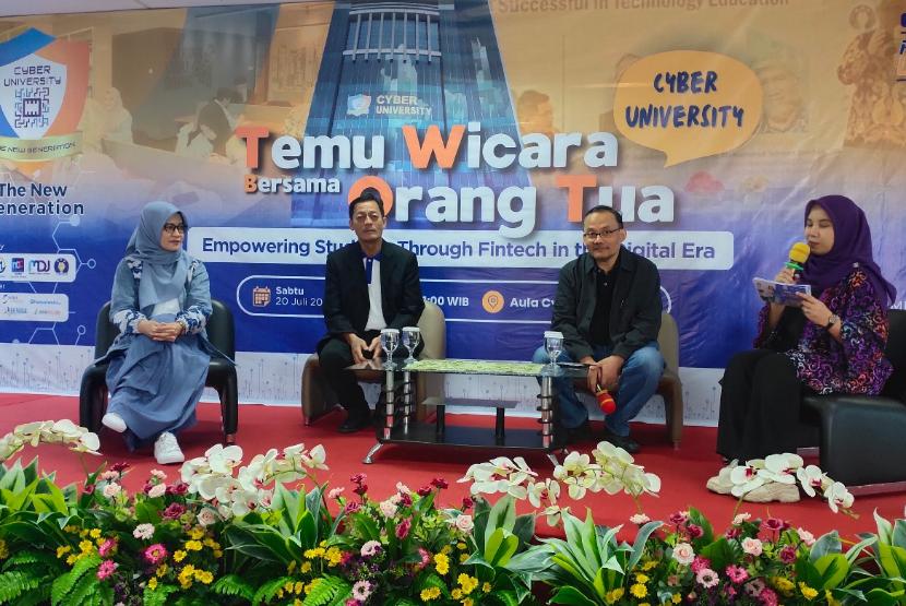 Cyber University kembali menggelar acara Temu Wicara Bersama Orang Tua (TWOT) dengan tema 