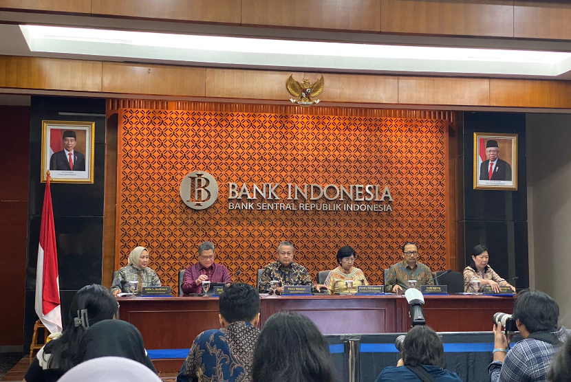 Konferensi pers Rapat Dewan Gubernur Bank Indonesia (RDG BI) September 2024. BI mengumumkan keputusan menurunkan suku bunga acuan 25 basis poin menjadi 6 persen dalam konferensi pers di Kompleks BI, Jakarta, Rabu (18/9/2024). 