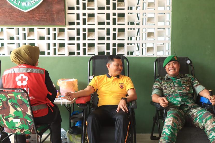 Memperingati HUT ke-79 TNI tahun 2024, donor darah digelar di Makodim 0616 Indramayu, Ahad (22/9/2024). 