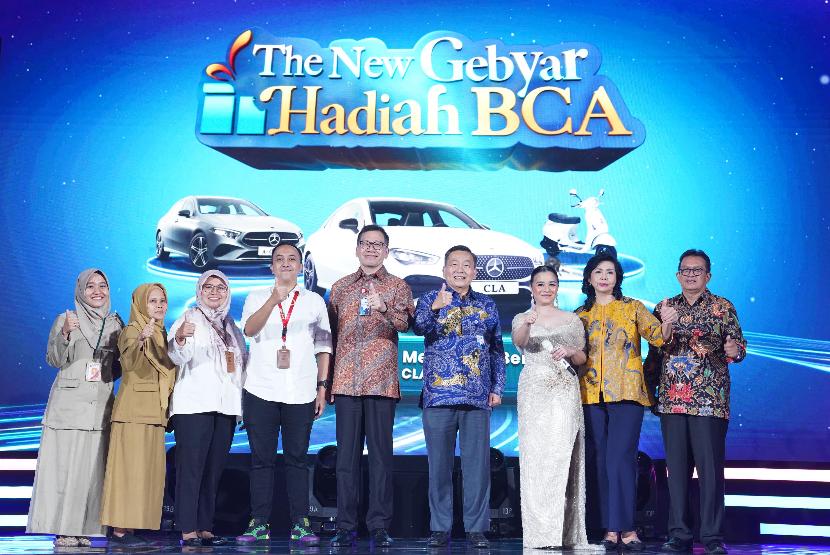 PT Bank Central Asia Tbk (BCA) resmi mengumumkan nama-nama nasabah penerima hadiah program Gebyar Hadiah BCA 2024 di Jakarta, Senin (23/9/2024).