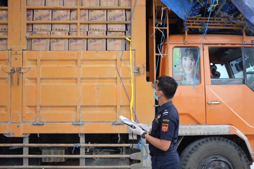 Bea Cukai Surakarta berikan fasilitas Kemudahan Impor Tujuan Ekspor untuk Industri Kecil dan Menengah (KITE IKM) kepada PT Megatama Makmur Indonesia. 