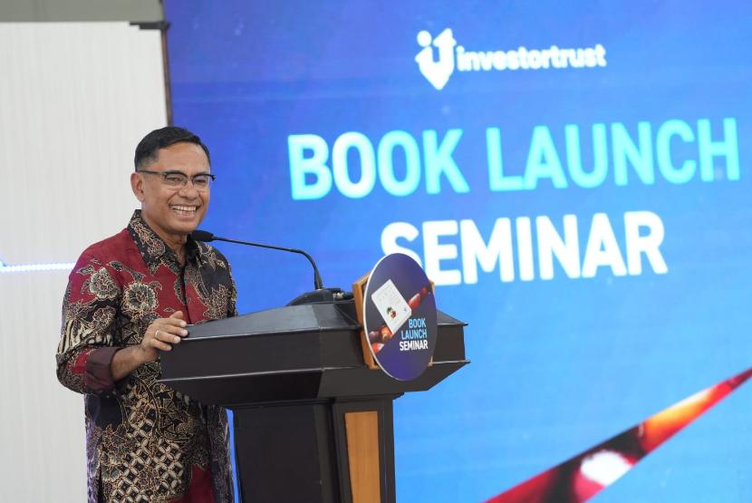 Mantan Menteri Perindustrian Saleh Husin meluncurkan buku berjudul Hilirisasi Sawit Cegah Middle Income Trap bertempat di Gedung Pusat Industri Digital (PIDI) 4.0 Jakarta, Rabu (9/10/2024).  