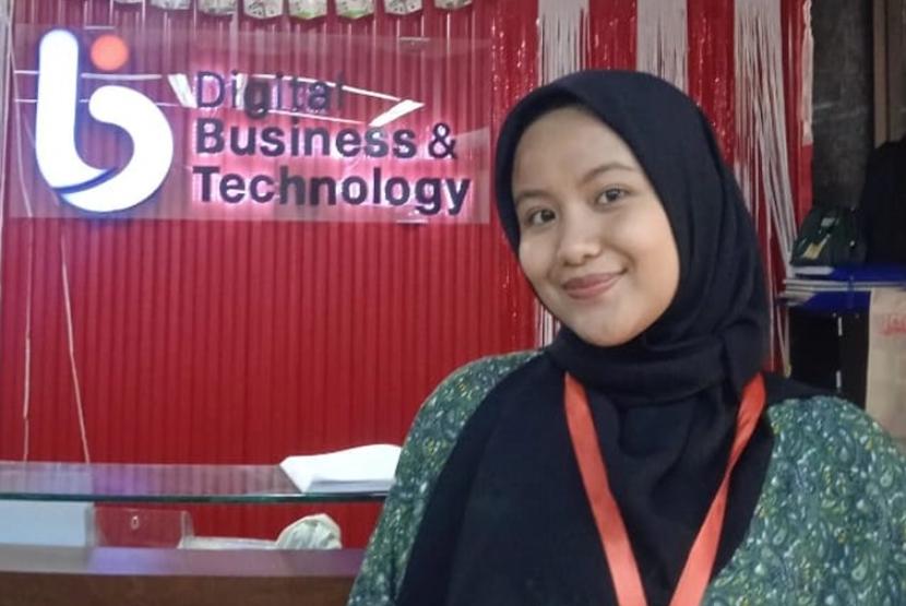 Mahasiswi Kampus Digital Bisnis Universitas Nusa Mandiri (UNM), Audrey Muthia Vasya dari Program Studi (prodi) Sistem Informasi, berhasil lolos seleksi program MAGENTA (Magang Generasi Bertalenta) di PT Telekomunikasi Indonesia (Persero) Tbk.