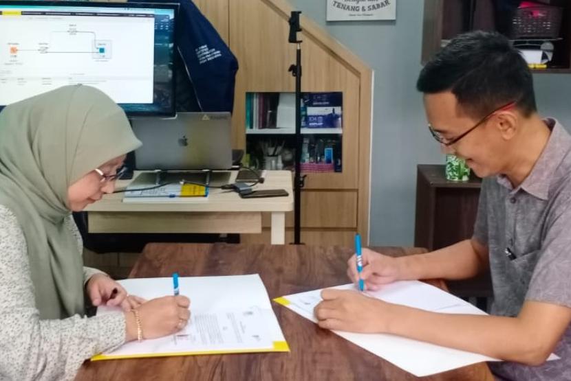 Universitas Nusa Mandiri (UNM) terus menunjukkan komitmennya dalam menghadirkan pendidikan yang relevan dengan kebutuhan dunia kerja, usaha, dan industri. 