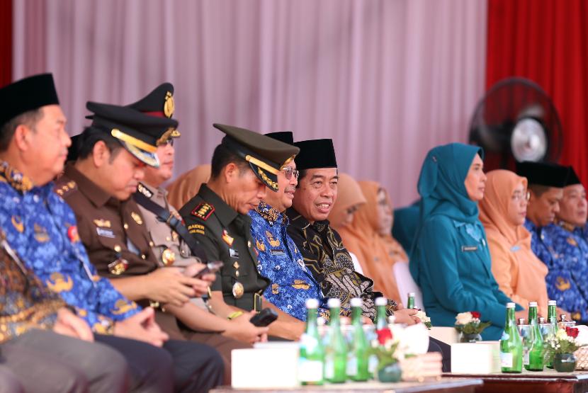 Ketua DPRD DKI Jakarta, Khoirudin, hadir dalam upacara peringatan Hari Sumpah Pemuda ke-96 yang digelar di Plaza Selatan Monas, bersama Pj Gubernur DKI Jakarta, Teguh Setyabudi, serta jajaran Aparatur Sipil Negara (ASN) Pemprov DKI.