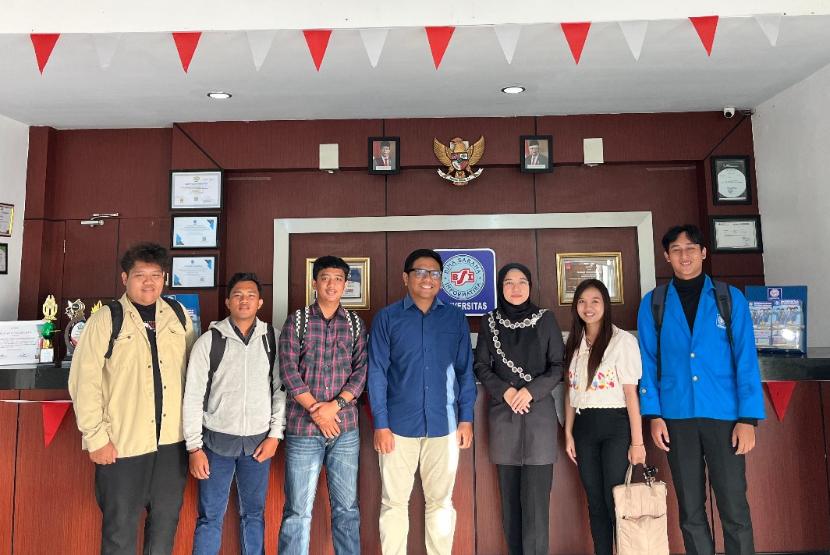 Universitas BSI (Bina Sarana Informatika) sebagai Kampus Digital Kreatif, turut menekankan pentingnya kolaborasi antara dosen dan mahasiswa. Kali ini, kolaborasi apik dari dosen dan mahasiswa Universitas BSI kampus Pontianak, berhasil meraih hibah penelitian internal.