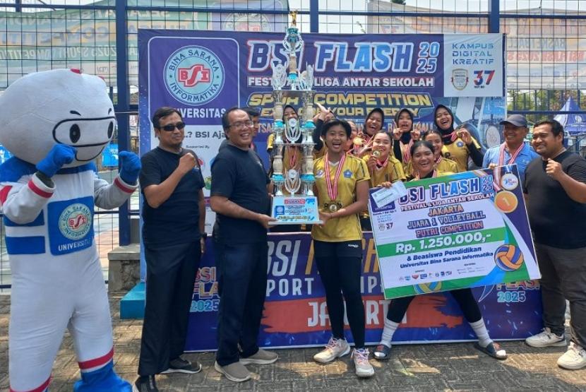 Tim voli putri SMA Arif Rahman Hakim berhasil meraih gelar Juara 1 dalam Kompetisi Voli Putri BSI FLASH 2025 Jakarta yang diadakan di Sport Center Universitas BSI (Bina Sarana Informatika) kampus Cengkareng dari tanggal 28 hingga 29 Oktober 2024.