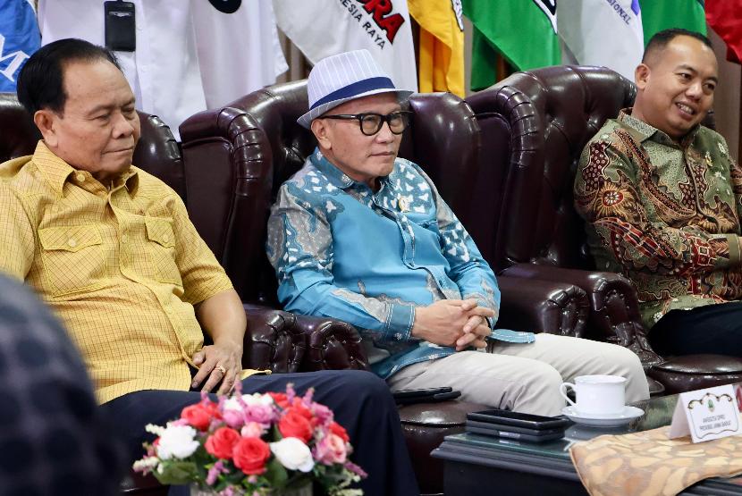 Ketua DPRD Provinsi Jawa Barat Buky Wibawa di Kota Bandung. Senin, (4/11/2024).