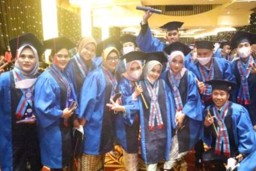 Universitas BSI Kampus Pontianak siap menggelar wisuda ke-16 pada Rabu, 13 November 2024, di Qubu Resort, Kubu Raya, yang akan menjadi saksi perayaan pencapaian luar biasa para mahasiswa yang telah menyelesaikan studi mereka.