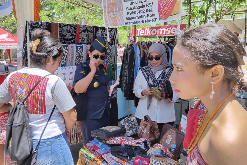 Berkolaborasi dengan Pemerintah Daerah Kabupaten Belu, Badan Nasional Pengelola Perbatasan (BNPP), dan Bank Indonesia (BI), Bea Cukai Atambua selenggarakan Atambua International Expo 2024, pada 11 November 2024 di Pos Lintas Batas Negera (PLBN) Motaain, Desa Silawan, Kabupaten Belu.