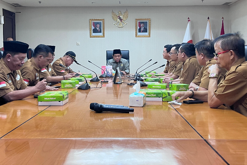 DPRD Provinsi DKI Jakarta menerima audiensi Lembaga Musyawarah Kelurahan (LMK) dan pengurus RW 03, Lebak Bulus, Cilandak, Jakarta Selatan, Selasa (12/11/2024).