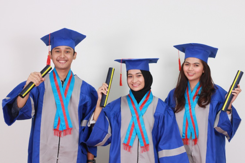 Cyber University meluncurkan program beasiswa Bright Scholarship yang memberikan kesempatan emas bagi para juara di berbagai tingkatan, mulai dari tingkat kota/kabupaten hingga internasional, untuk melanjutkan pendidikan tanpa terbebani biaya.