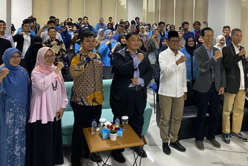 Universitas Nusa Mandiri (UNM) kampus Margonda telah sukses menggelar Seminar Digital Business Leader Talk, pada Senin 18 November 2024 dengan menghadirkan keynote speaker yakni Imam Budi Hartono, wakil wali kota Depok dan Feryzon Darwis, Digital Transformation Practitioner dengan materi Transformasi Digital.